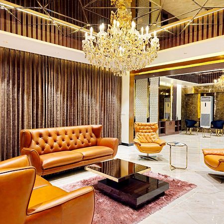 Apartament The Pentouz On 100 Feet Road Indiranagar - An Urban Luxury Retreat Bengaluru Zewnętrze zdjęcie