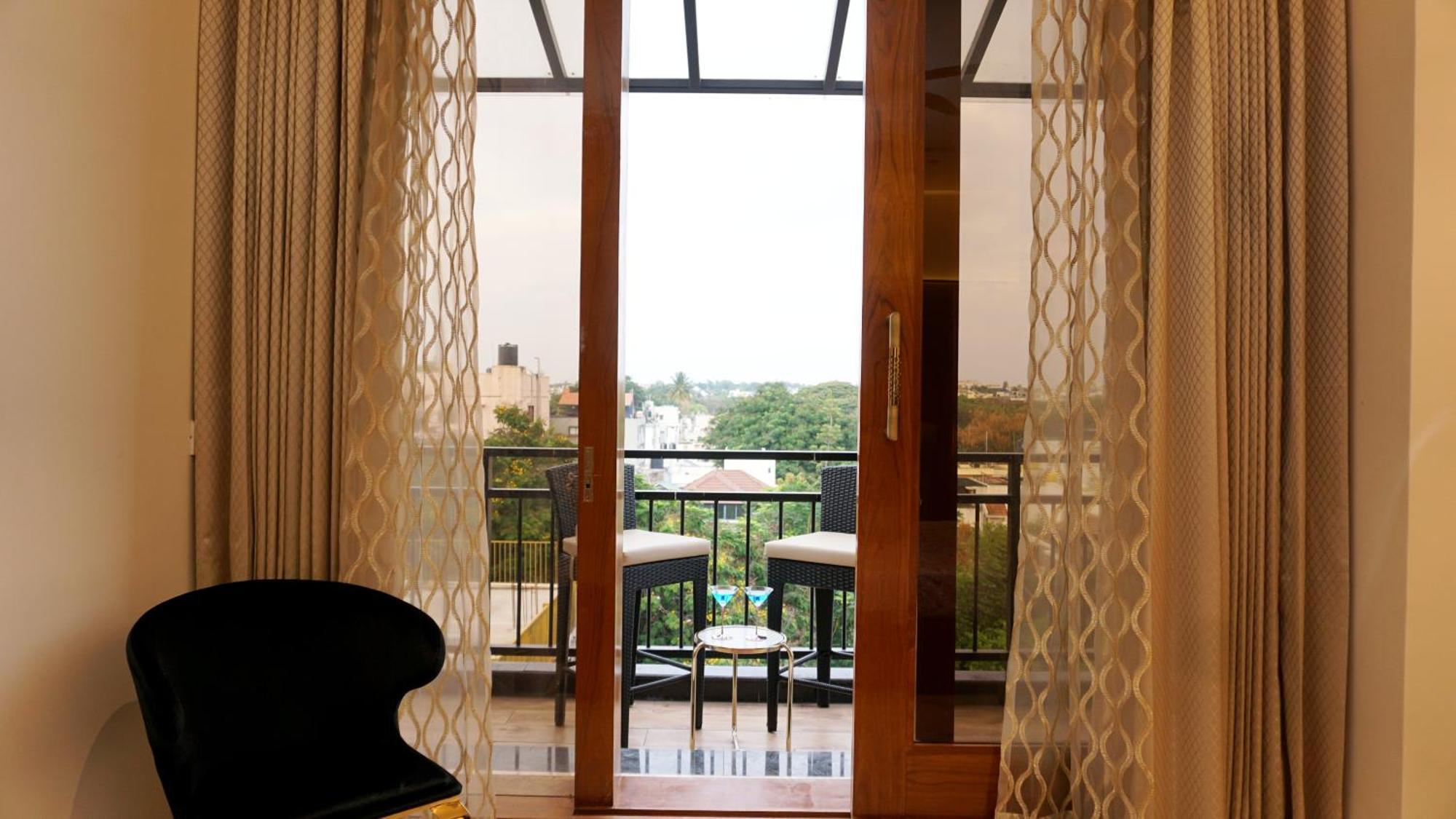 Apartament The Pentouz On 100 Feet Road Indiranagar - An Urban Luxury Retreat Bengaluru Zewnętrze zdjęcie