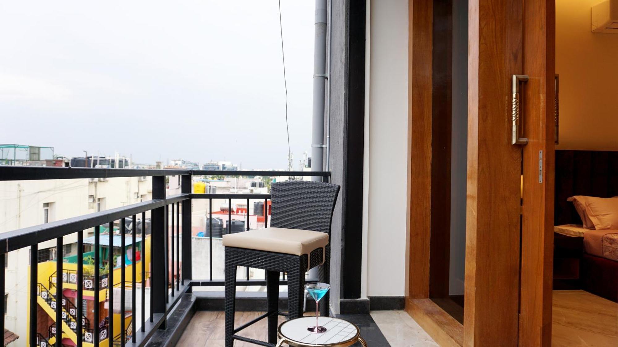 Apartament The Pentouz On 100 Feet Road Indiranagar - An Urban Luxury Retreat Bengaluru Zewnętrze zdjęcie