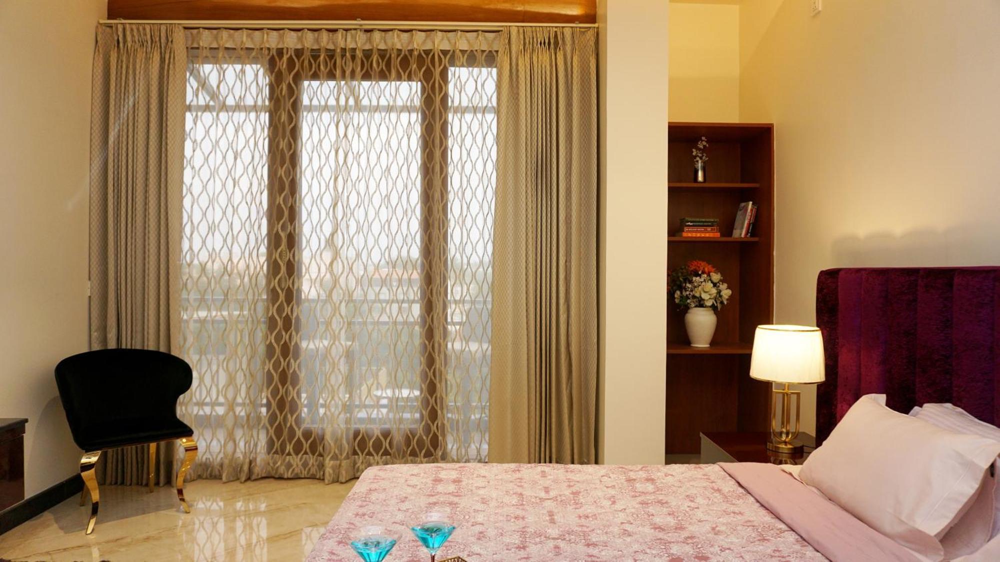 Apartament The Pentouz On 100 Feet Road Indiranagar - An Urban Luxury Retreat Bengaluru Zewnętrze zdjęcie