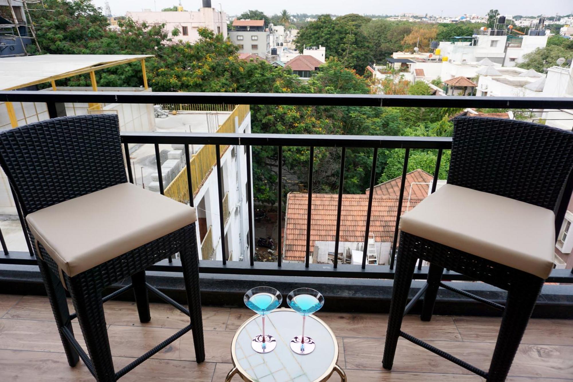 Apartament The Pentouz On 100 Feet Road Indiranagar - An Urban Luxury Retreat Bengaluru Zewnętrze zdjęcie