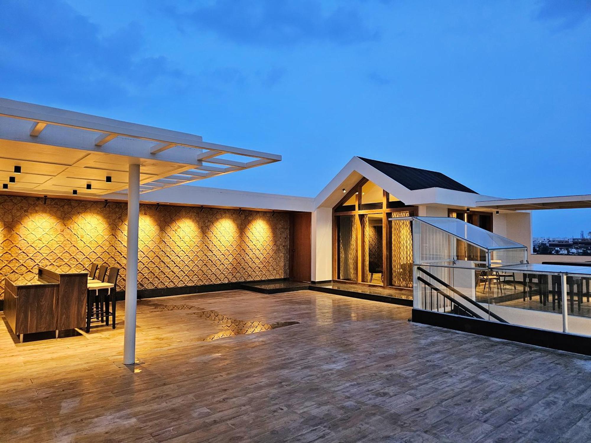 Apartament The Pentouz On 100 Feet Road Indiranagar - An Urban Luxury Retreat Bengaluru Zewnętrze zdjęcie
