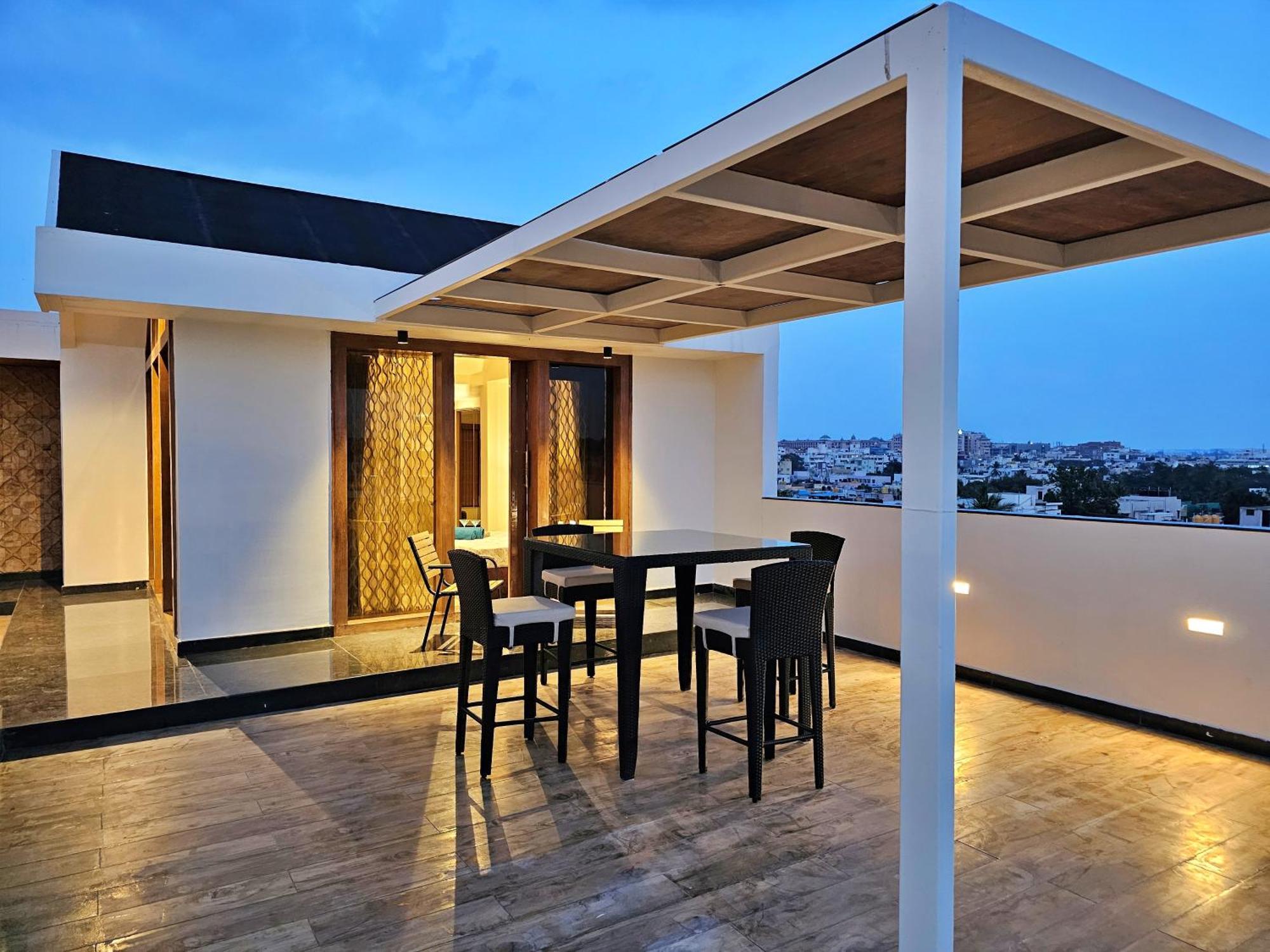 Apartament The Pentouz On 100 Feet Road Indiranagar - An Urban Luxury Retreat Bengaluru Zewnętrze zdjęcie