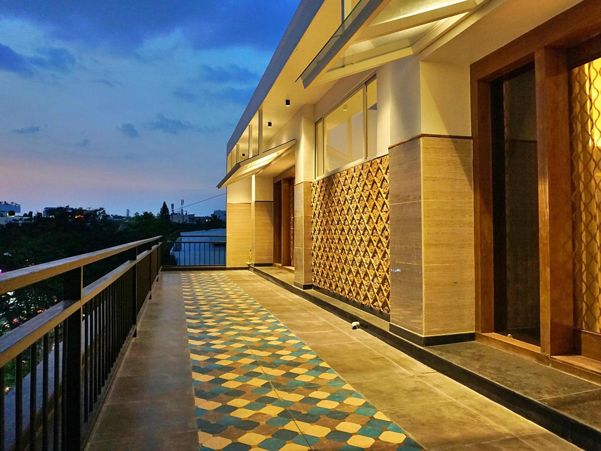 Apartament The Pentouz On 100 Feet Road Indiranagar - An Urban Luxury Retreat Bengaluru Zewnętrze zdjęcie