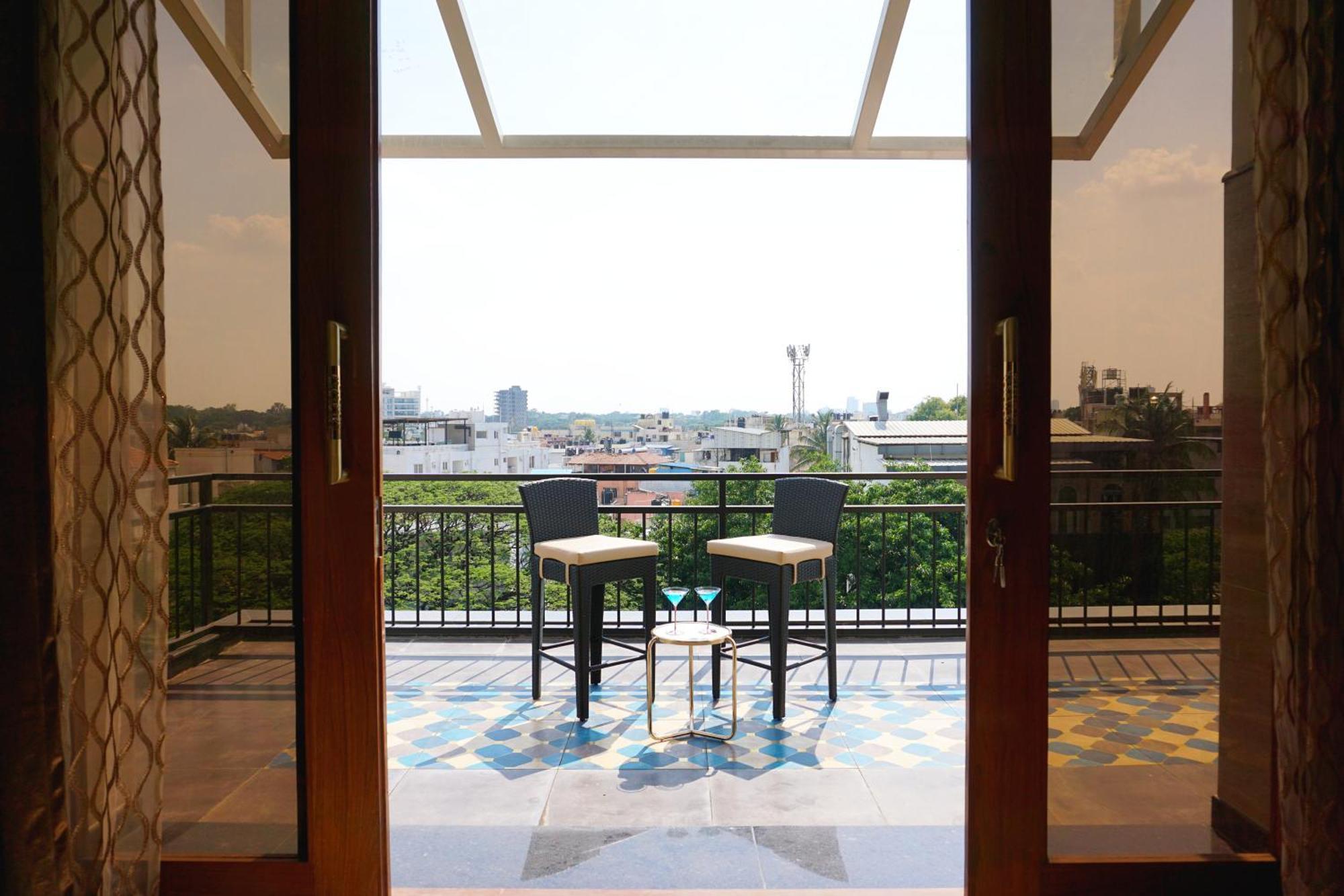 Apartament The Pentouz On 100 Feet Road Indiranagar - An Urban Luxury Retreat Bengaluru Zewnętrze zdjęcie