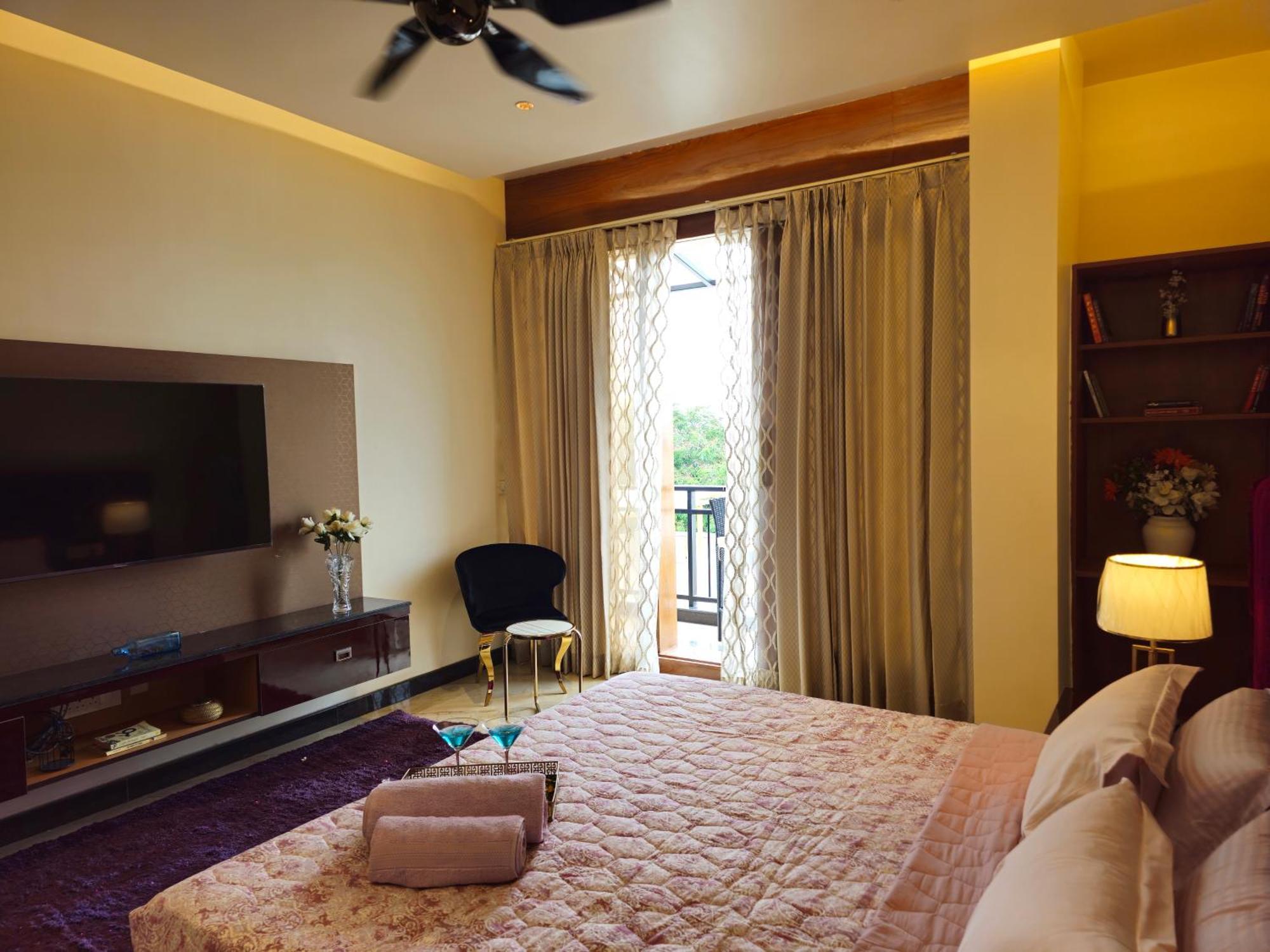 Apartament The Pentouz On 100 Feet Road Indiranagar - An Urban Luxury Retreat Bengaluru Zewnętrze zdjęcie